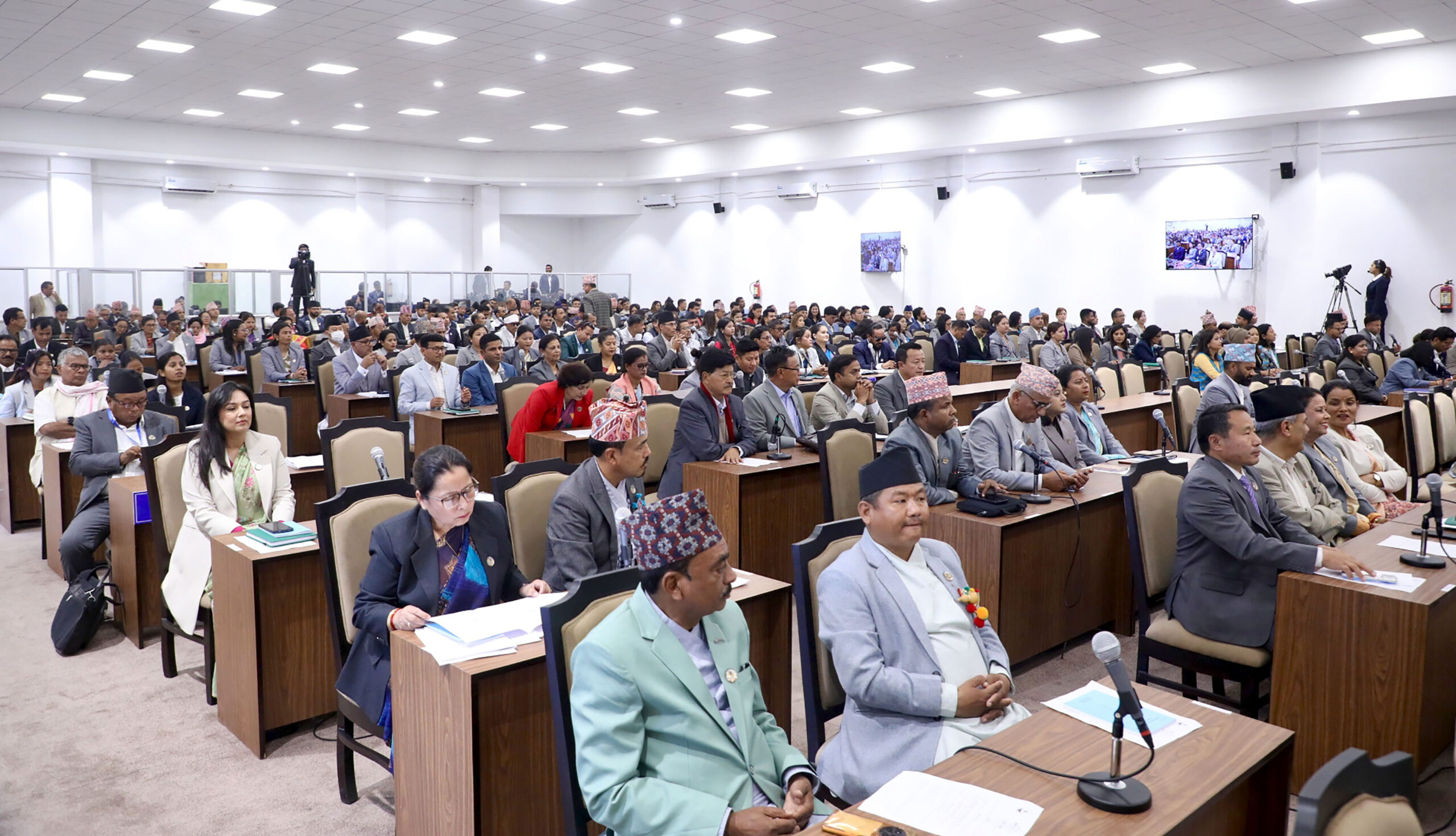 सङ्घीय संसद् दुवै सदनको बैठक बस्दै, सभामुख बन्दै डिपी अर्याल