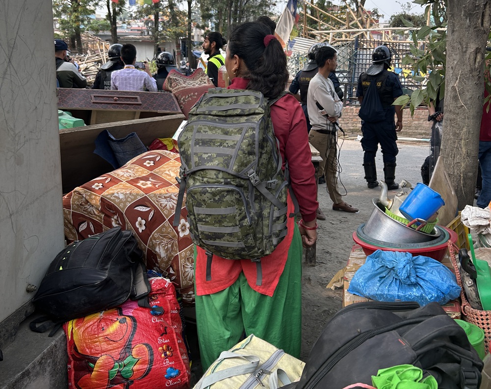 १५ हजार प्रहरी र २० भन्दा बढी डोजर परिचालन गरेर हटाइँदैछ बागमती मनोहरा क्षेत्रका सुकुम्बासी