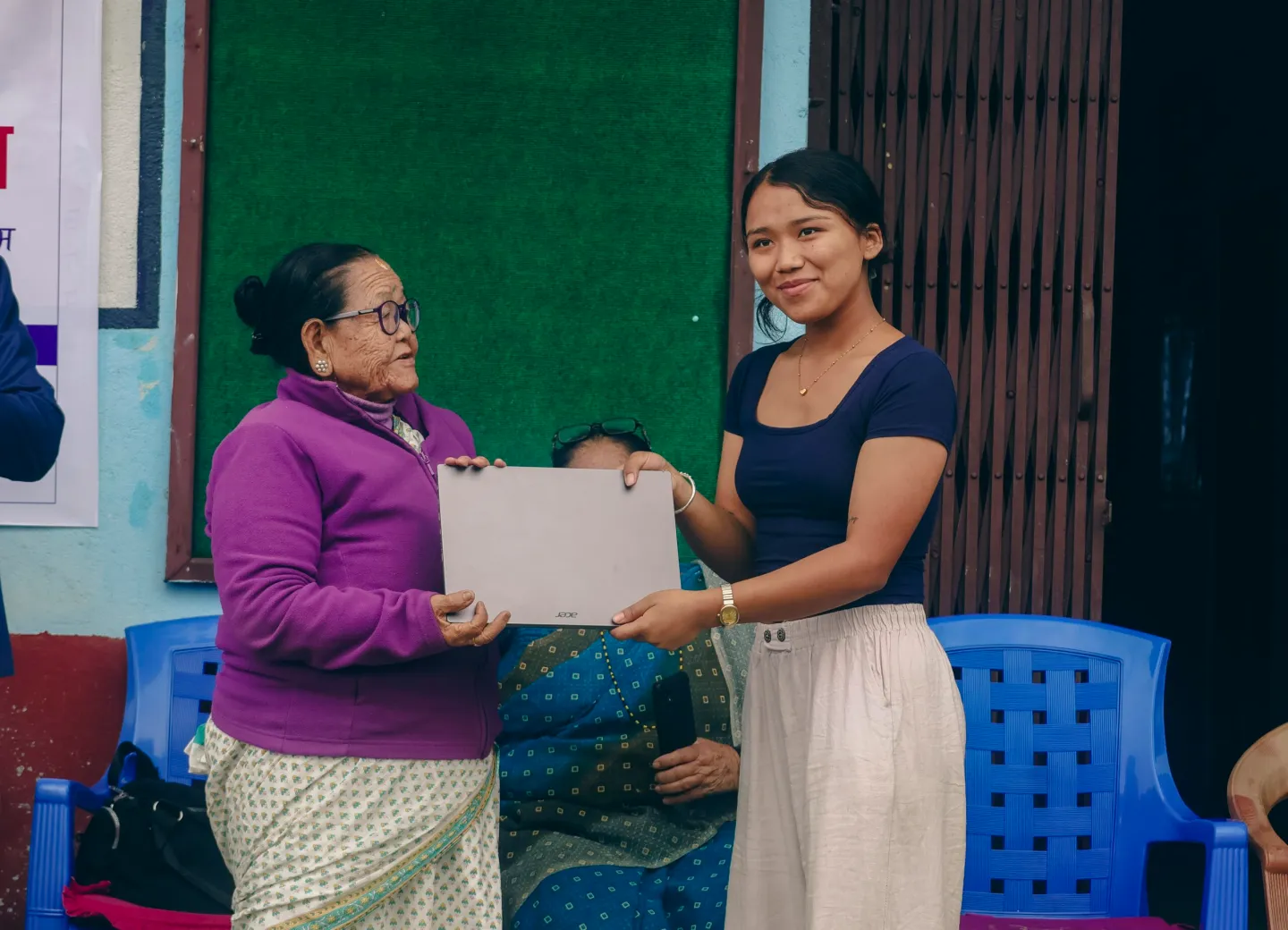 स्वरोजगार प्रवर्द्धनका लागि इलाम नपाद्वारा २० उद्यमीलाई ल्यापटप वितरण