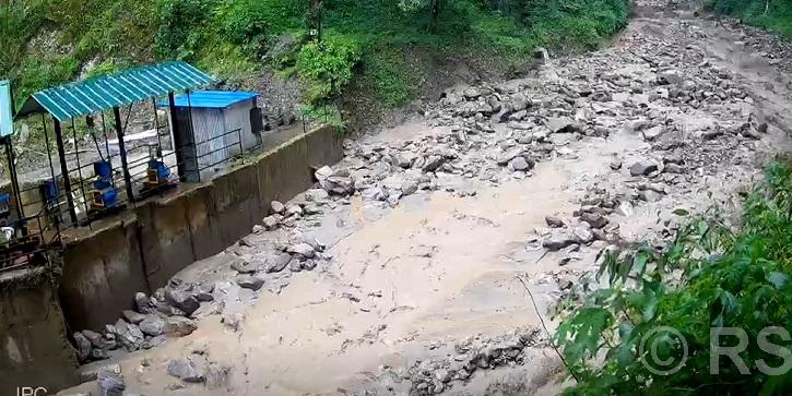 बाढीले क्षति पु–याएपछि रेलेखोला जलविद्युत् आयोजना बन्द